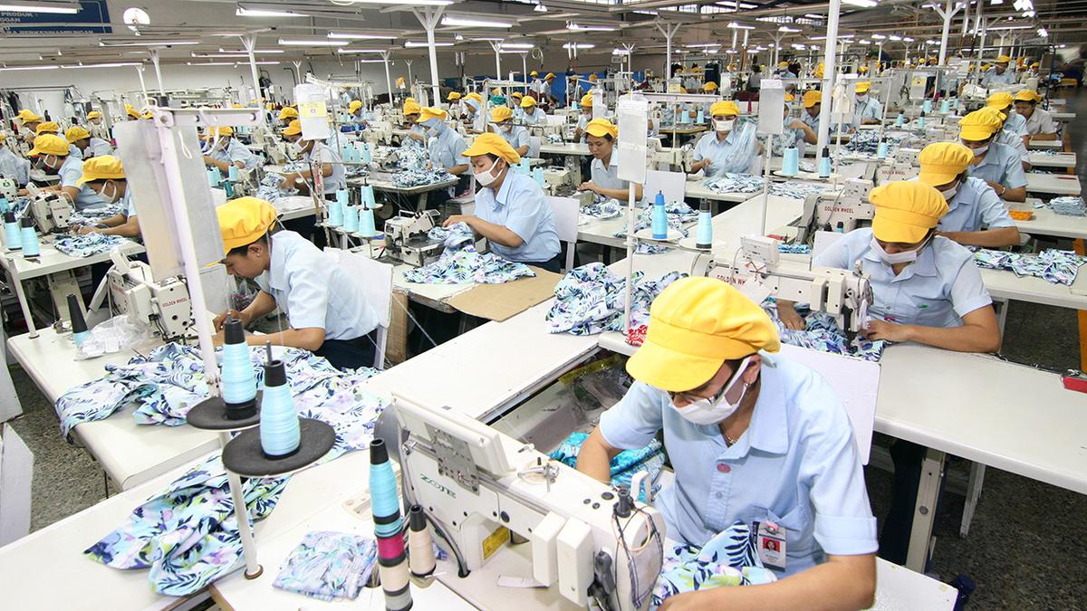 Wamenaker: Perusahaan Tekstil Indonesia Diambang Bangkrut