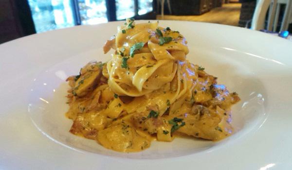 Fettucini dengan saus ala Sopra Cafe/ copyright by Vemale.com-Anisha