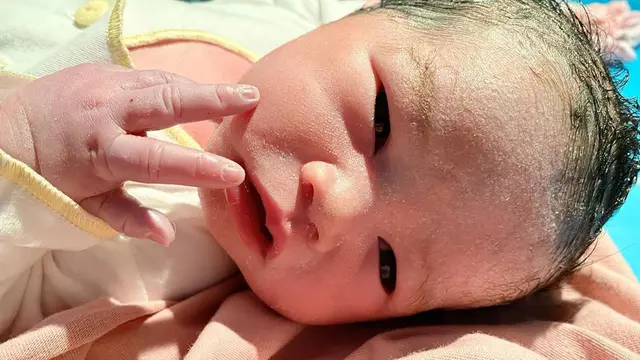 7 Potret Anak Ketiga Yulita MasterChef yang Baru lahir, Cantik Jadi Sorotan