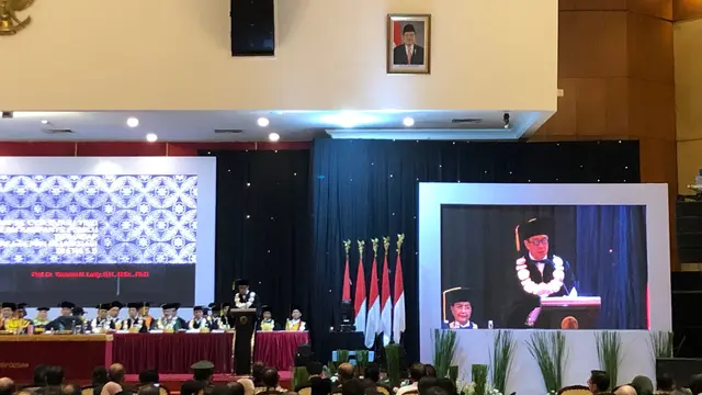 Yasonna Hamonangan Laoly dikukuhkan sebagai guru besar Sekolah Tinggi Ilmu Kepolisian (STIK) Lemdiklat Polri. (Liputan6.com/Delvira Hutabarat)