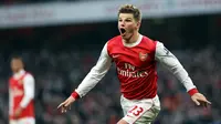 1. Andrey Arshavin - Andrey Arshavin  pernah menjadi striker andalan saat perkuat Arsenal. Pemain asal Rusia ini sukses cetak 31 gol dan 46 assists hanya dalam 145 pertandingan. (AFP/Adrian Dennis)