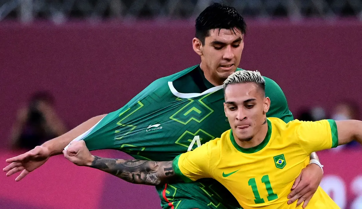 Pertandingan berlanjut hingga babak ekstra time. Brasil dan Meksiko saling ciptakan peluang, namun hingga waktu dua kali 15 menit kedua tim tetap tak mampu mencetak gol. Kesempatan terakhir menentukan pemenang melalui adu pinalti. (Foto: AFP/Pedro Pardo)