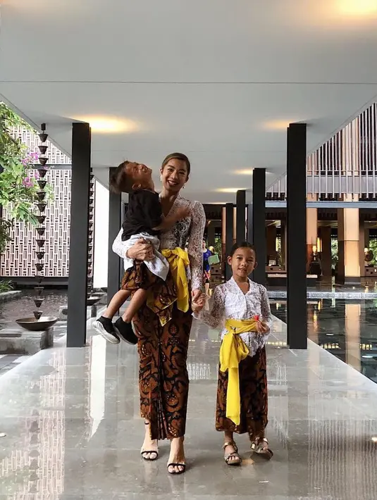 (Instagram/jenniferbachdim)