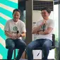 Co-CEO Gojek Indonesia Andre Soelistyo (kiri) dan Kevin Aluwi (kanan) menyampaikan strategi Gojek di masa depan di Jakarta, Sabtu (2/11/2019). (Liputan6.com/ Agustin Setyo W)