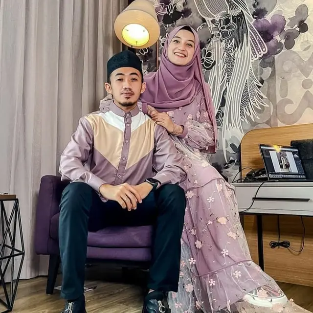 6 Momen Kompak Ustaz Kondang Tanah Air Bersama Istri, Pakai Baju Senada