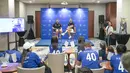 Pada kesempatan itu ia juga turut mengingat pengalaman bermain di Indonesia pada 2013. Cahill menjadi bagian dari skuad The Blues yang menjalani tur pramusim ke Jakarta pada 2013. (Bola.com/Abdul Aziz)
