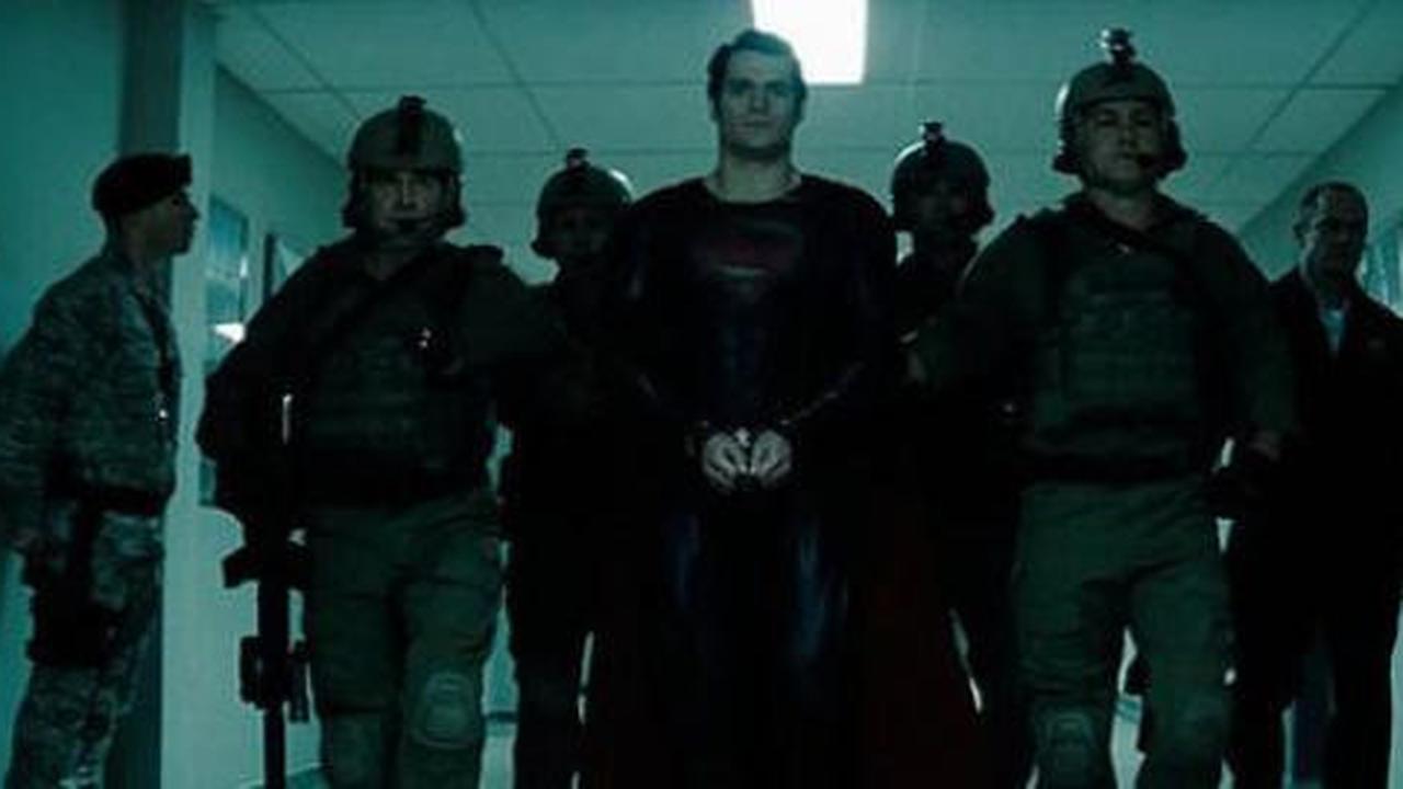 Ada apa dengan Superman dan tentara Amerika?