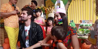 Beberapa hari lalu, Jessica Iskandar menggelar acara ulang tahun buat buah hatinya, El Barack Alexander. Anak satu-satunya dari pernikahannya dnegan Ledwig Alexander. Kesedihan terselipsaat putranya sedang merayakan ulang tahun. (Instagram/inijedar)