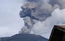 Gunung Marapi Kembali Erupsi Sore Ini, Lontarkan Abu Vulkanik Setinggi 1 Km