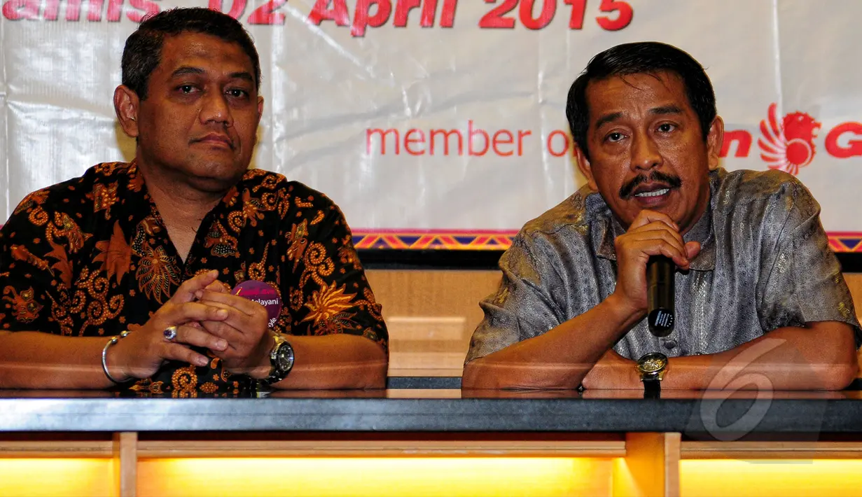 Capt. Dwiyanto A (Head of Corporate Secetary Lion Grup) dan Edwar Sirait (CEO Lion Grup) saat memberikan keterangan pers kepada wartawan, Jakarta, Kamis (2/4/2015). (Liputan6.com/Yoppy Renato)