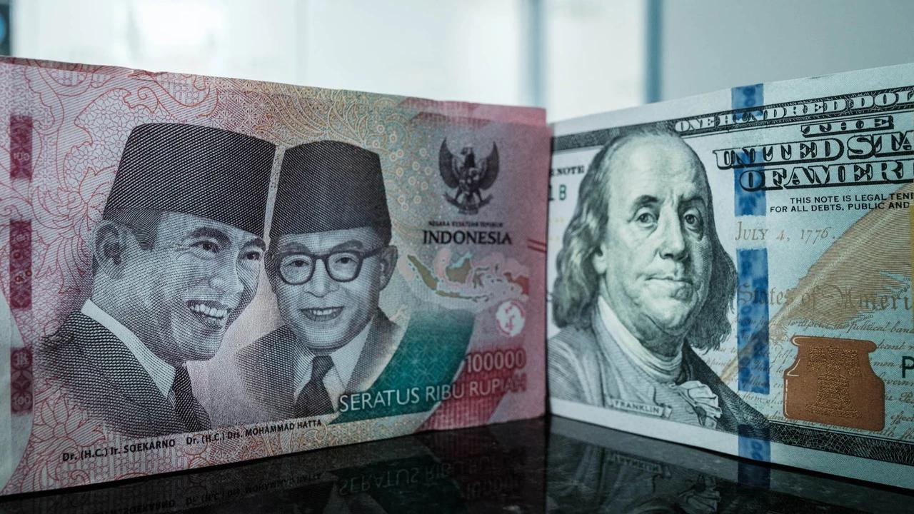 Pengamat Prediksi Nilai Tukar Rupiah Bisa Tembus Rp19.000 per USD Akhir Juni 2026