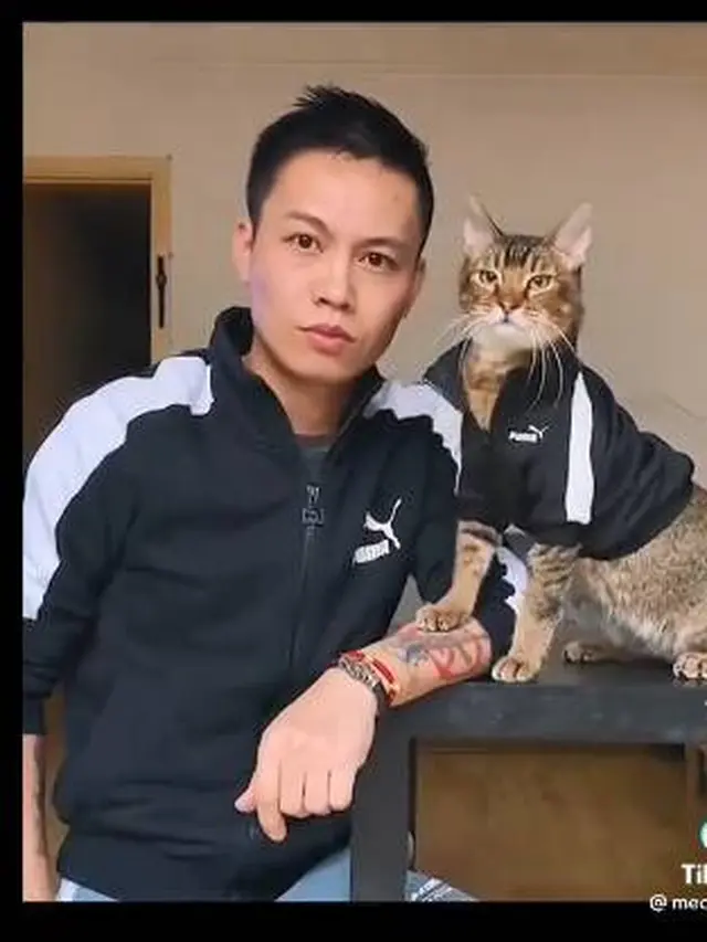 7 Gaya Keren Majikan dan Kucing Saat Tampil Kompak Ini Menggemaskan