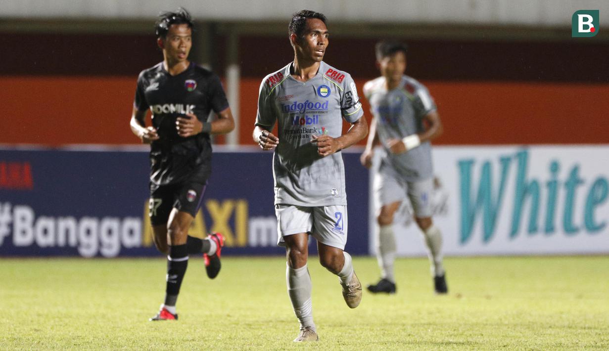 Pemain dengan posisi sayap ini lambat laun makin memperlihatkan kemampuannya bersama Persib Bandung. Tidak heran pada babak penyisihan Grup D Piala Menpora, sosok Frets Butuan tetap diandalkan oleh pelatih Robert Alberts. (Foto: Bola.com/Ikhwan Yanuar)