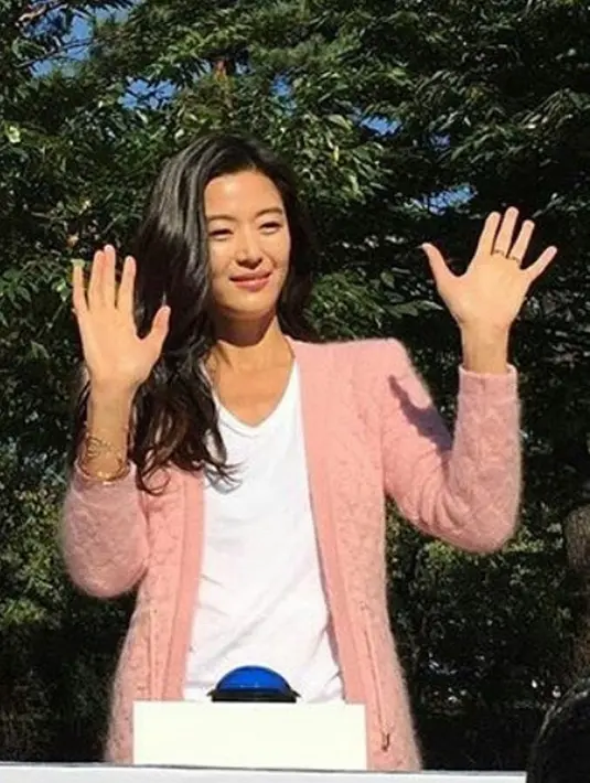 Cha Tae Hyun sangat senang kembali beradu akting dengan Jun Ji Hyun di serial drama ‘Legend of The Blue Sea’. Pasalnya, ia sangat menyukai adegan yang dilakoninya bersama Jun Ji Hyun. (Instagram/Junjihyunofficial)