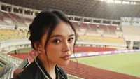 Anneth Delliecia Hadir di Stadion Dukung Hokky Caraka, Diduga Dekat