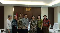 Sejumlah petinggi Emtek Grup bersilahturahmi dengan Menko PMK Puan Maharani, di kantor Kemenko PMK, Jakarta, Selasa (19/2/2019). (Liputan6.com/Delvira Hutabarat)