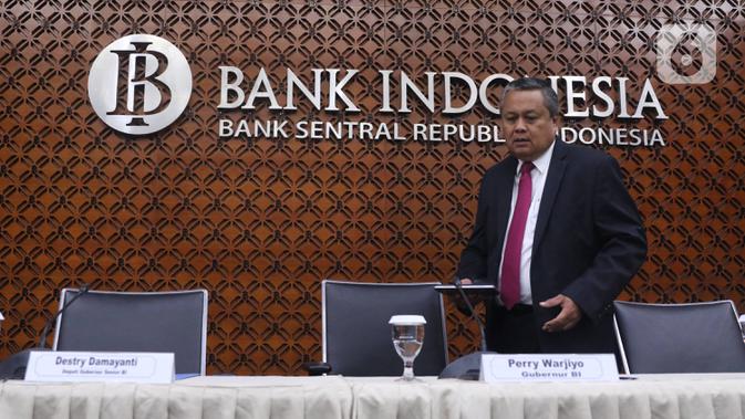 Gubernur Bank Indonesia Perry Warjiyo bersiap menyampaikan hasil Rapat Dewan Gubernur (RGD) Bank Indonesia di Jakarta, Kamis (19/12/2019). RDG tersebut, BI memutuskan untuk tetap mempertahankan suku bunga acuan 7 Days Reverse Repo Rate (7DRRR) sebesar 5 persen. (Liputan6.com/Angga Yuniar)