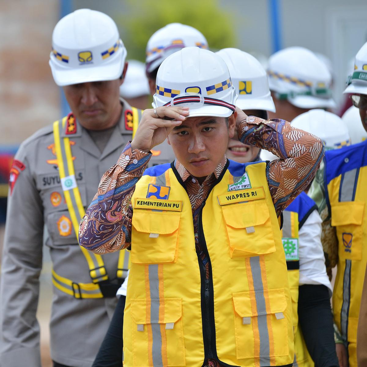 Wapres Gibran Tinjau Proyek Jalan Tol Rangkasbitung-Cileles