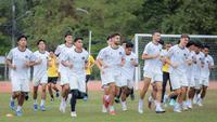 Sebagai informasi, posisi Timnas Indonesia U-22 berada di ujung tanduk untuk bisa lolos ke semifinal SEA Games 2025. Pasalnya, Garuda Muda dipermalukan Filipina 0-1 di laga perdana yang berlangsung Senin (8/12/2025). (Bola.com/Bagaskara Lazuardi)