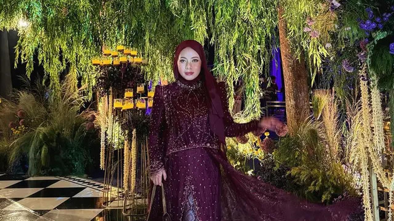 4 Ide Kebaya Modern Berhijab, dari Irish Bella hingga Dinda Hauw