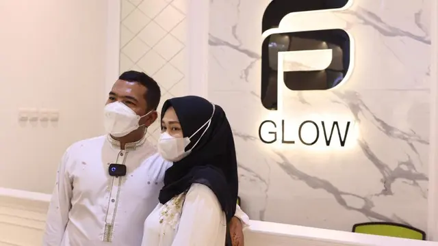 Youtuber Putra Siregar dan istri