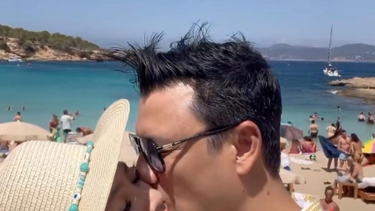Menikmati Pemandangan Sunset di Ibiza