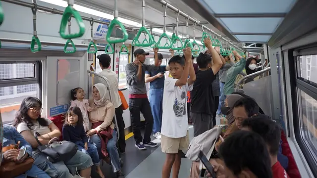 11 rangkaian KRL baru impor dari China mulai dioperasikan oleh PT Kereta Commuter Indonesia (KAI Commuter). (Dok PT KAI)