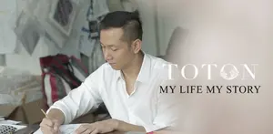 Desainer Toton Januar yang mendunia lewat label Toton The Label, menceritakan lika-liku perjalanan hidupnya hingga menjadi perancang busana kenamaan.