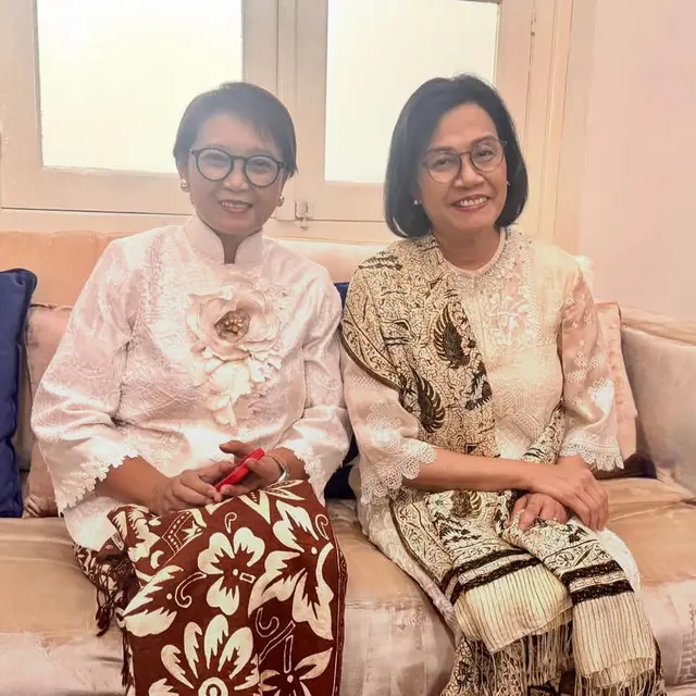 Sri Mulyani dan Retno Marsudi kompak hadiri wisuda anak dari PPDS UI (Foto: Instagram @smindrawati)