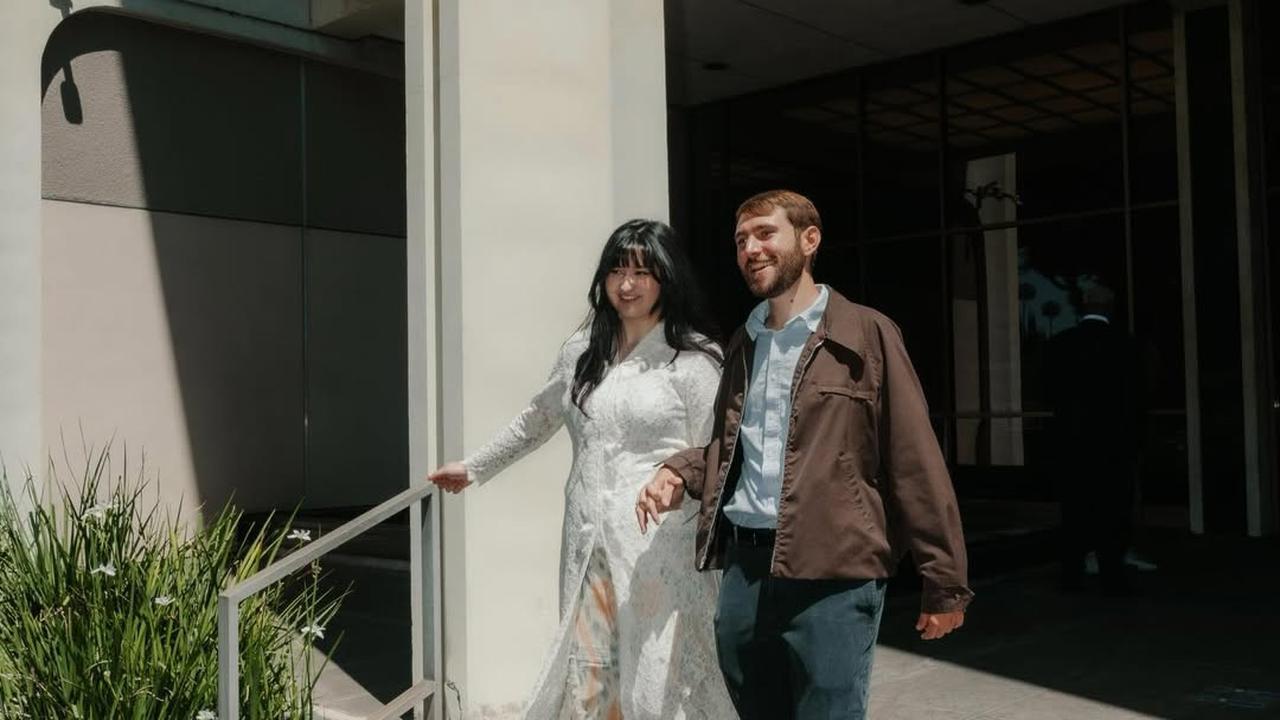 Jadi Menantu Titi DJ, Ini Profil Asher Novkov Bloom Suami Stephanie Poetri yang Bikin Penasaran