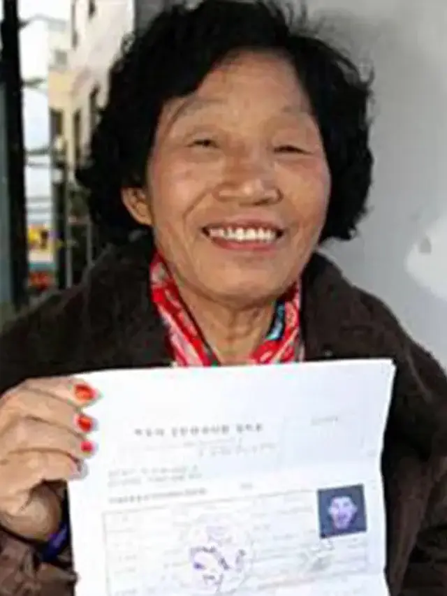 Nenek Ujian SIM Mobil