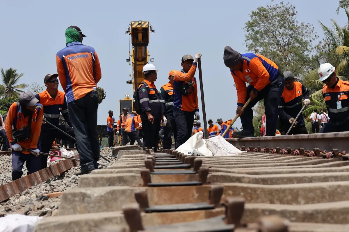 Jalur hulu antara Stasiun Sentolo - Stasiun Wates sudah steril dan dapat dilalui kereta api dengan kecepatan 40 km per jam pasca adanya kereta anjlok Argo Semeru dan Argo Wilis
