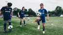 Pesepak bola muda saat mengikuti Allianz Explorer Camp Football 2019 di Munchen, Jerman, Jumat (23/8). Allianz Indonesia mengirimkan dua pesepak bola muda berbakat ke Jerman. (Dokumentasi Allianz)
