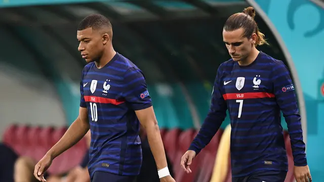 Dua penyerang Timnas Prancis, Kylian Mbappe (kiri) dan Antoine Griezmann.