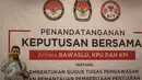 Ketua Badan Pengawas Pemilu (Bawaslu) Muhammad memberikan kata sambutan saat Penandatanganan Keputusan Bersama Antara Bawaslu, KPU, Dan KPI di Jakarta, Jumat (11/11).  (Liputan6.com/Faizal Fanani)