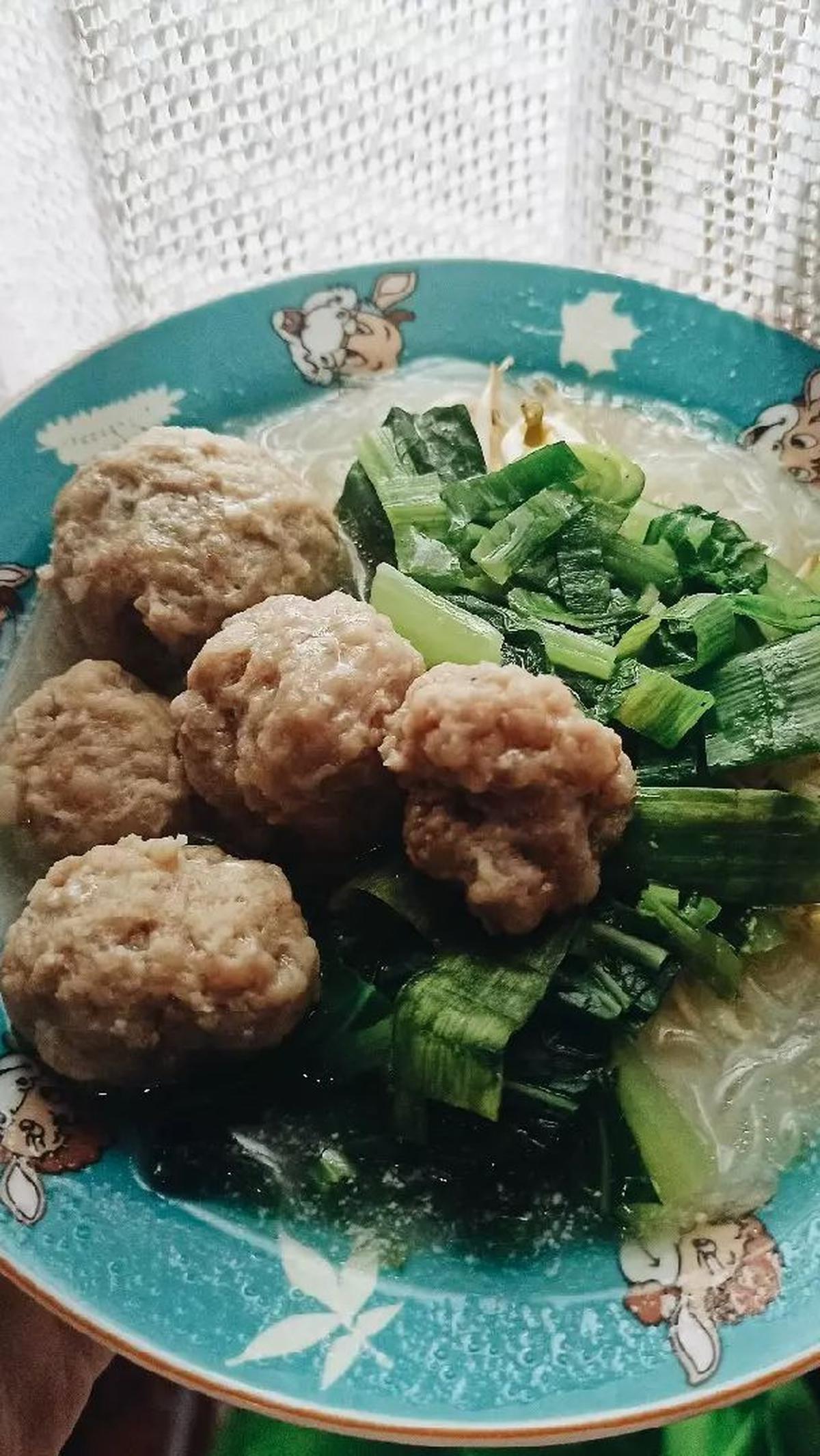 <b>6. Bakso Sapi Ayam Keju Simple</b>