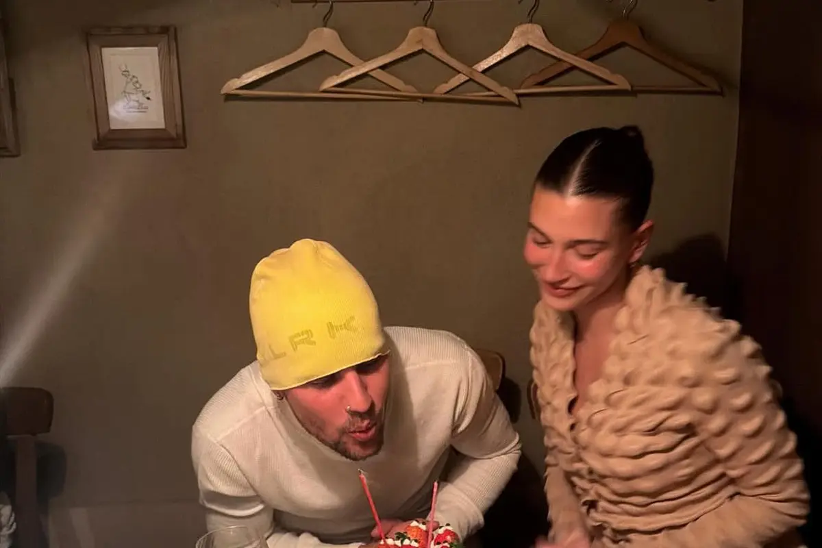 Hailey Bieber  Saat Perayaan Ulang Tahun ke-32 Suaminya,  Justin Bieber. [@lilbieber]