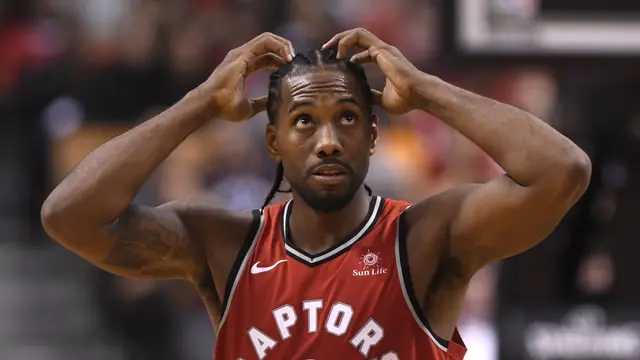 Aksi Kawhi Leonard saat Raptors Kalahkan Cavaliers