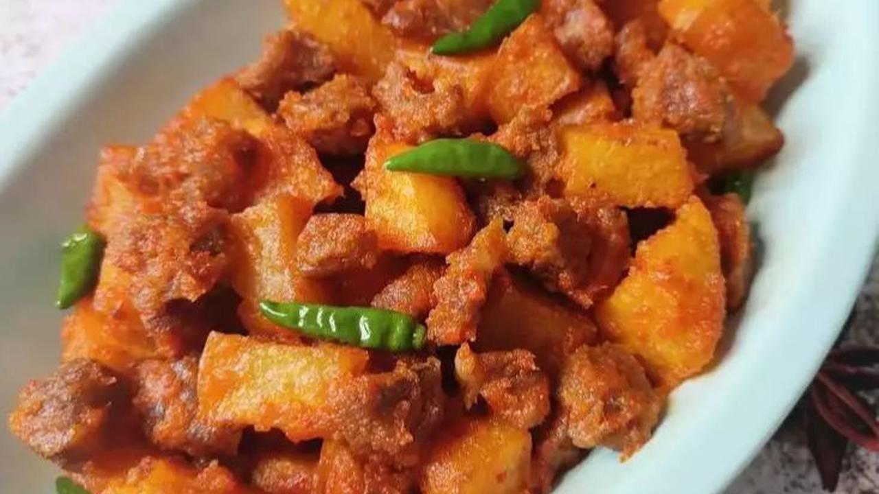 <b>9. Sambal Goreng Kentang Daging</b>