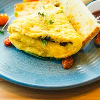 Ilustrasi telur dadar | copyright freepik.com/mrsiraphol