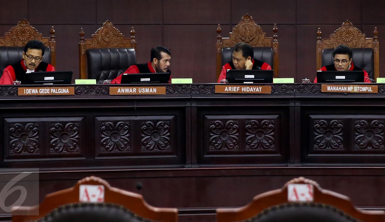 Mahkamah Konstitusi (MK) menolak hampir semua permohonan pemohon uji materi UU Nomor 41 Tahun 2014 tentang Peternakan dan Kesehatan Hewan terkait Sistem Zona dalam Pemasukan (Impor) Hewan Ternak, Jakarta, Selasa (7/2). (Liputan6.com/Johan Tallo)