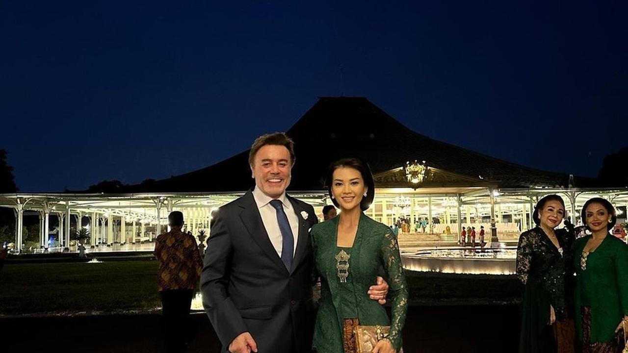 Dengan kebaya dan sanggul tradisionalnya, Farah benar-benar tampil cantik kebangetan!