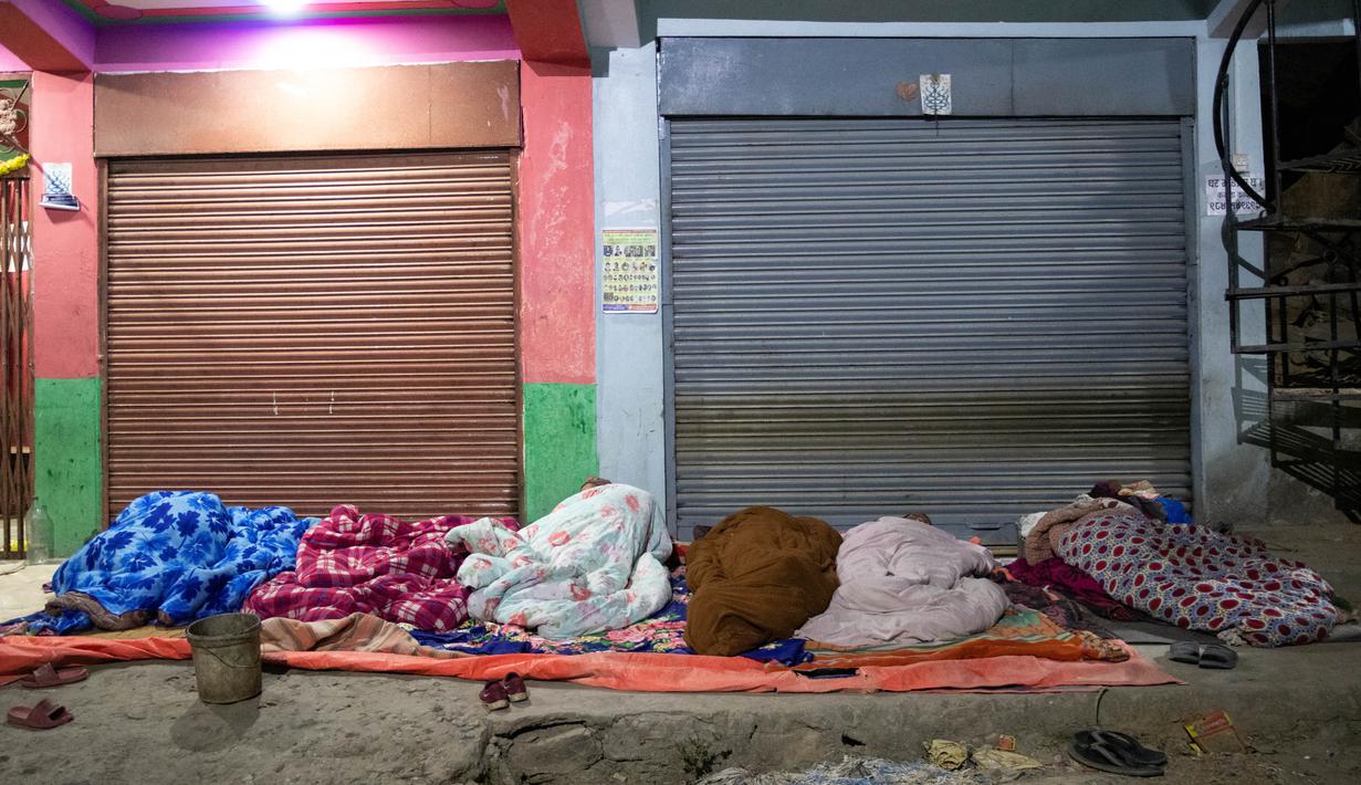 Pejabat setempat mengatakan tidak mungkin menjalin kontak di daerah dekat pusat gempa di Jajarkot, sebuah distrik berbukit dengan populasi 190.000 jiwa dan desa-desa yang tersebar di perbukitan terpencil. (PRABIN RANABHAT / AFP)