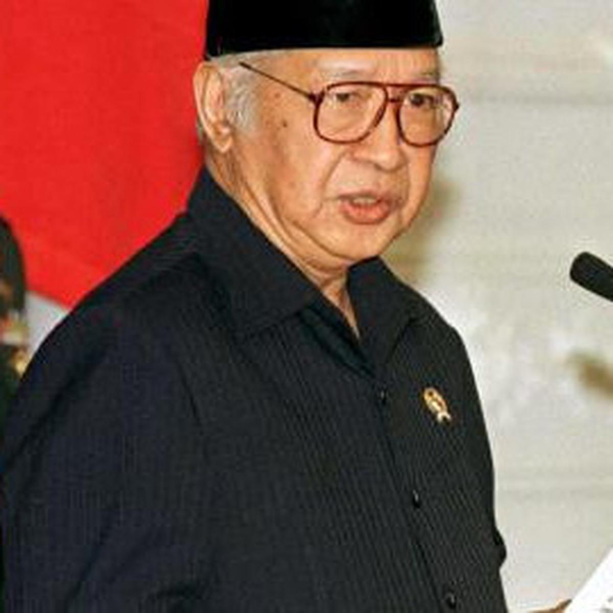 Ketika Soeharto dan Habibie Tak Saling Sapa di Istana Negara