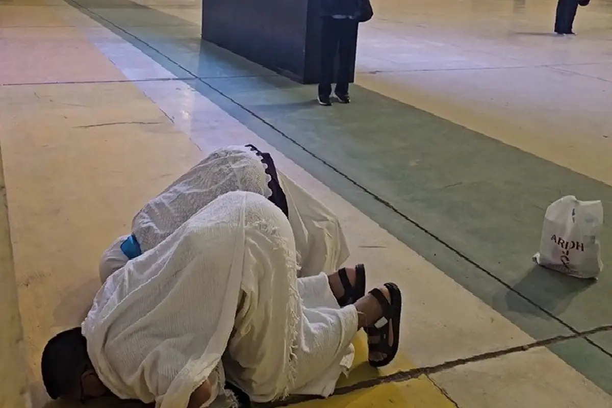 Sebanyak 419 jemaah kloter PDG 08 akhirnya tiba di Bandara Internasional King Abdulaziz pada Sabtu (17/5/2025) pagi.