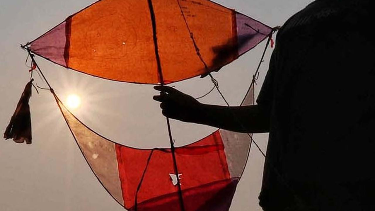 FOTO: Musim Kemarau, Warna-warni Layangan Koang Hiasi Langit Tangerang