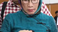 Terdakwa kasus dugaan penyebaran berita bohong atau hoaks Ratna Sarumpaet setelah mengikuti sidang lanjutan di PN Jakarta Selatan, Selasa (9/4). Sidang dengan agenda mendengarkan keterangan empat orang saksi, salah satunya yaitu Presiden KSPI, Said Iqbal. (Liputan6.com/Immanuel Antonius)