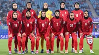 Para pemain Iran berpose untuk foto tim menjelang pertandingan Piala Asia Wanita antara Iran dan Filipina di Robina, Australia, Minggu, 8 Maret 2026. (Dave Hunt/AAPImage via AP,File)