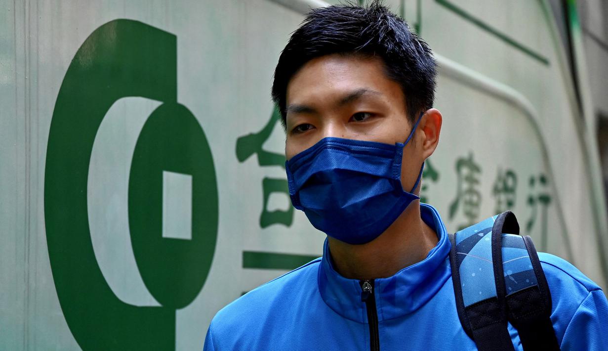 Chou Thien Chen. Tunggal putra Chinese Taipei berusia 32 tahun ini dinyatakan positif COVID-19 pada 20 Maret 2022 saat hendak meninggalkan Inggris menuju Taipei. Ia pun harus dikarantina dan terpaksa menunda kepulangannya hingga benar-benar pulih. (AFP/Sam Yeh)