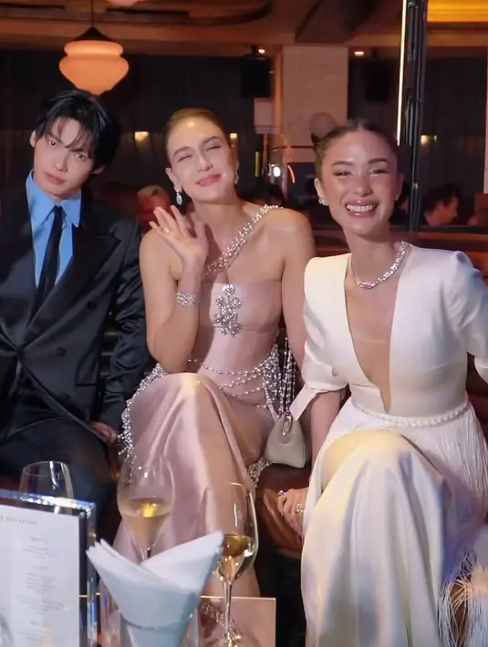 Keduanya berhasil menciptakan momen yang menarik perhatian banyak orang, termasuk penggemar dan media. [@lunamaya].